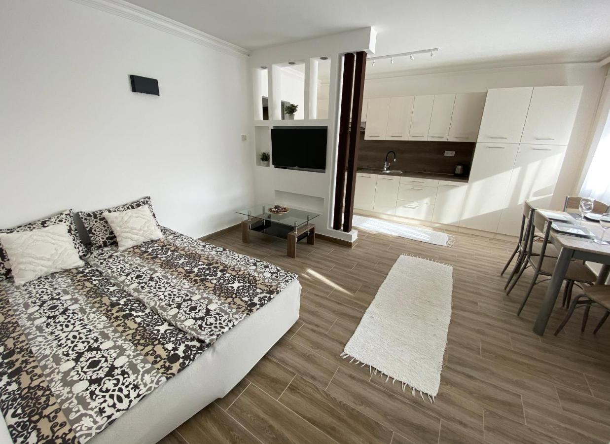 Andrea Apartmanok 2 Hajduszoboszlo Exterior photo